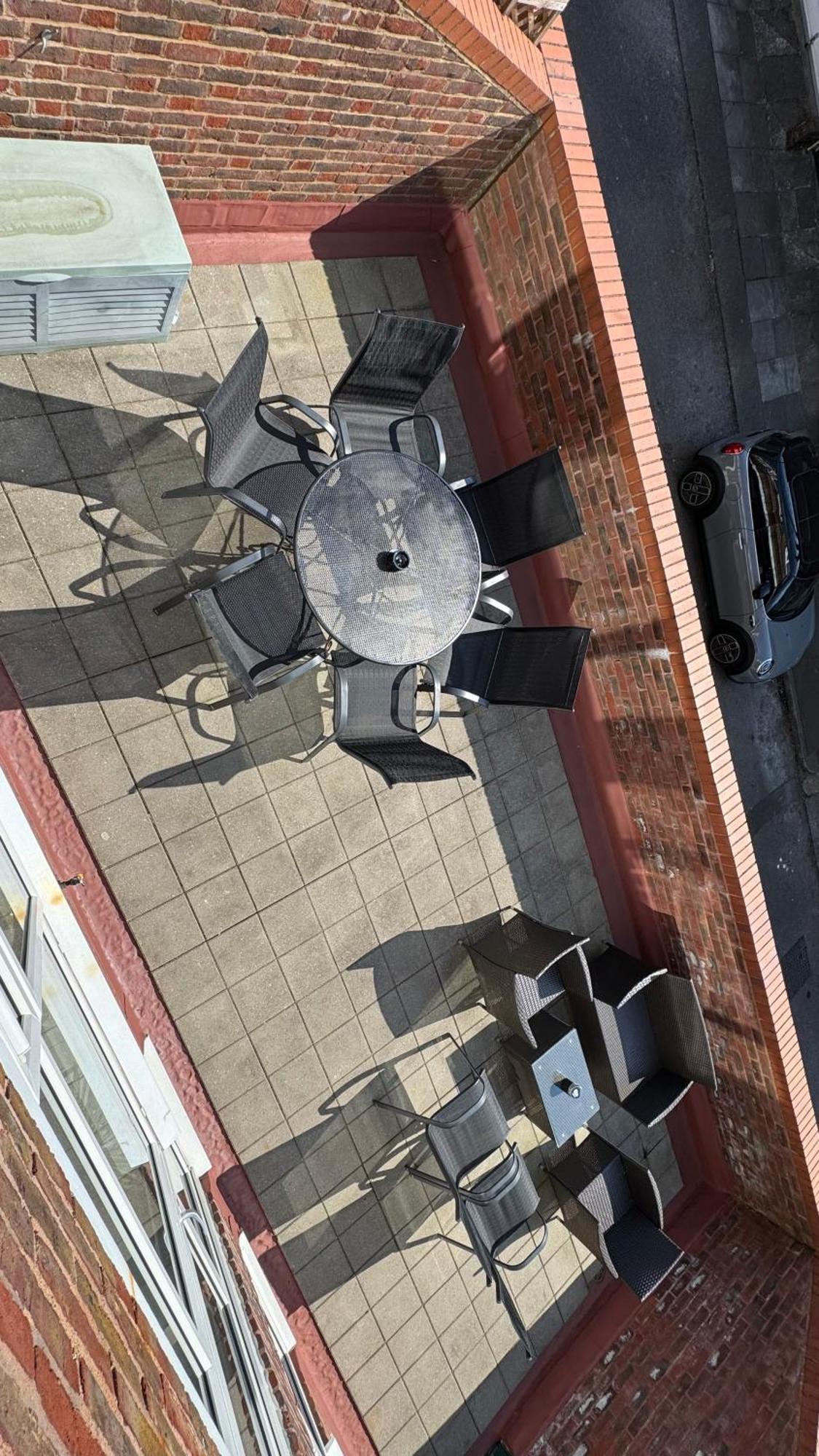 Apartment Spacious 9-Person Stay With Free Parking In London *