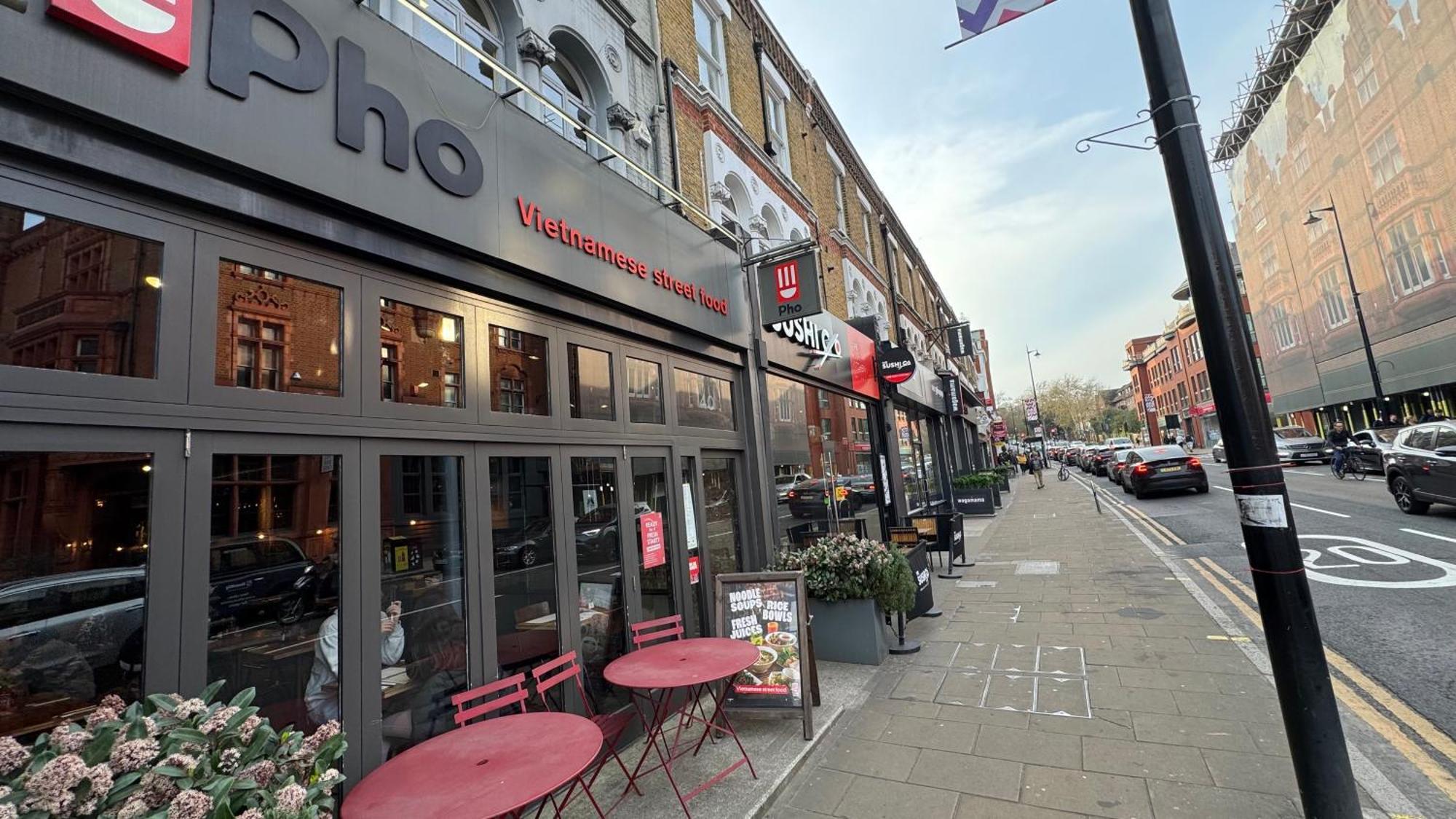 Spacious 9-Person Stay With Free Parking In London * London